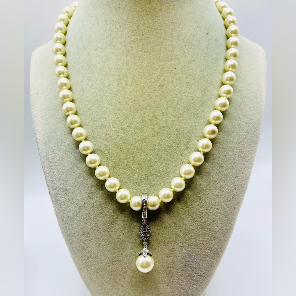 White Faux Pearl Necklace with Crystal Drop Dangle Pendant. 16 inches.